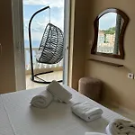 Tote's Sea View